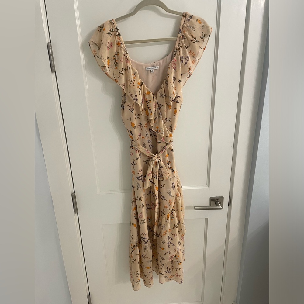 Beautiful Rebecca Minkoff wrap midi floral summer dress!